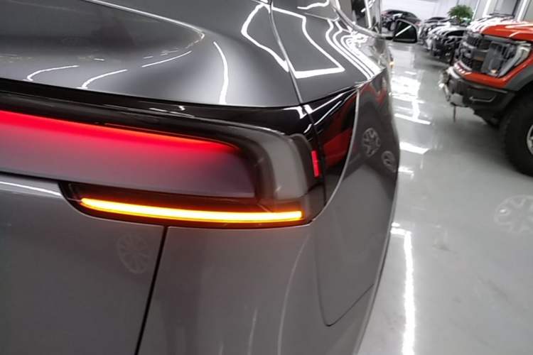 Used Tesla Model Y 2025 Rear-Wheel Drive First Edition Right Rear Taillight