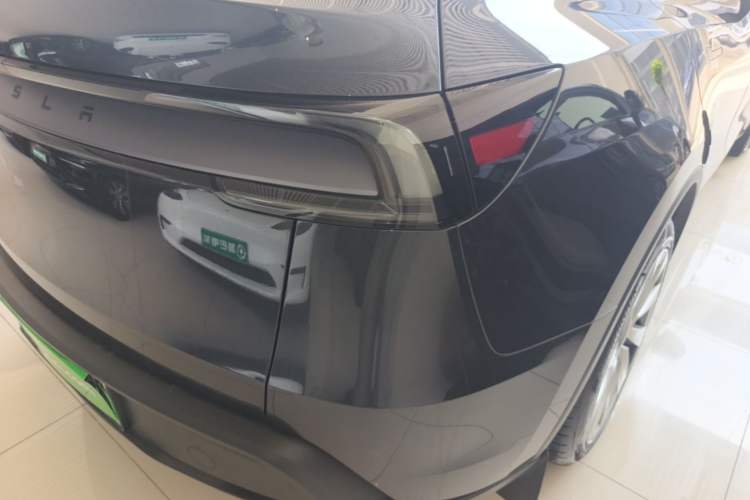 Used Tesla Model Y 2025 Updated Version Long-Range All-Wheel Drive Right Rear Taillight