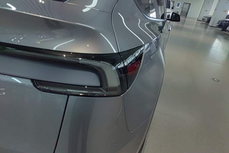 Used Tesla Model Y 2025 Updated Version Long-Range All-Wheel Drive Right Rear Taillight