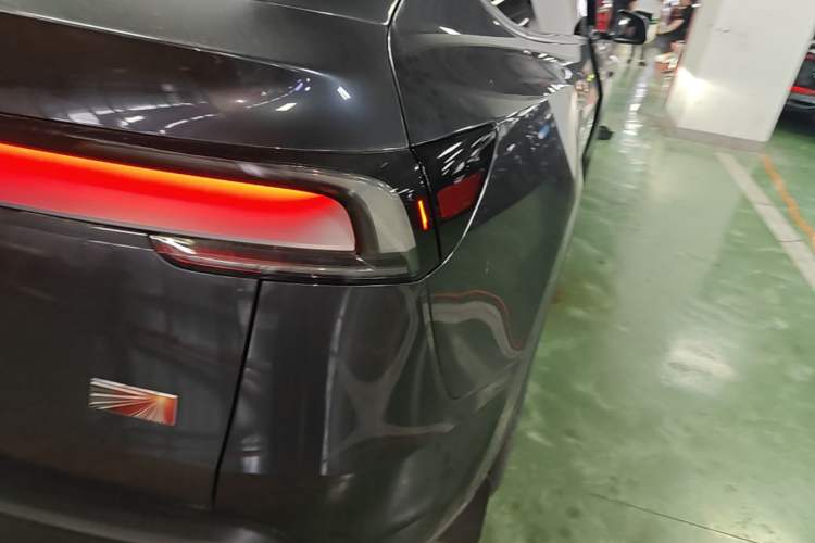 Used Tesla Model Y 2025 Rear-Wheel Drive First Edition Right Rear Taillight