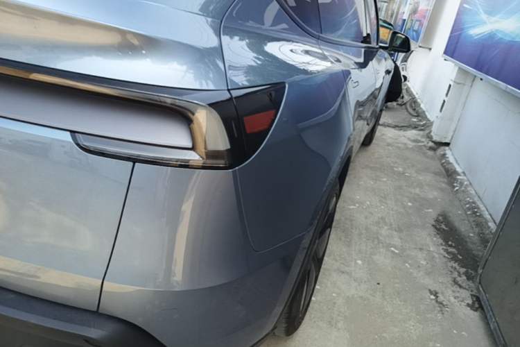 Used Tesla Model Y 2025 Rear-Wheel-Drive Version Right Rear Taillight