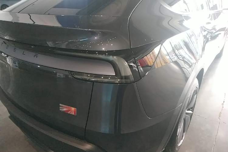 Used Tesla Model Y 2025 Rear-Wheel Drive First Edition Right Rear Taillight