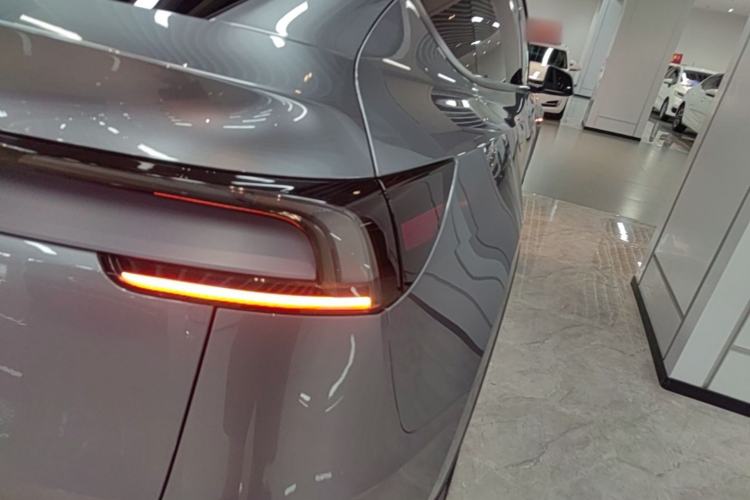 Used Tesla Model Y 2025 Long-Range All-Wheel-Drive Version Right Rear Taillight