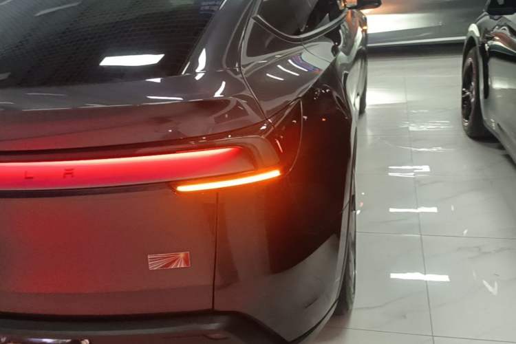 Used Tesla Model Y 2025 Rear-Wheel Drive First Edition Right Rear Taillight