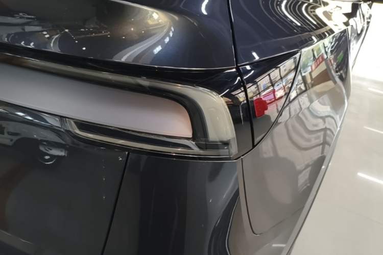 Used Tesla Model Y 2025 Rear-Wheel Drive First Edition Right Rear Taillight
