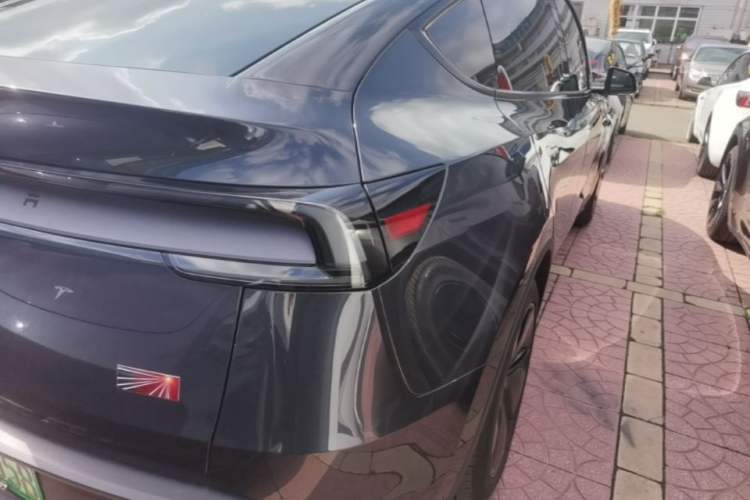 Used Tesla Model Y 2025 Rear-Wheel Drive First Edition Right Rear Taillight