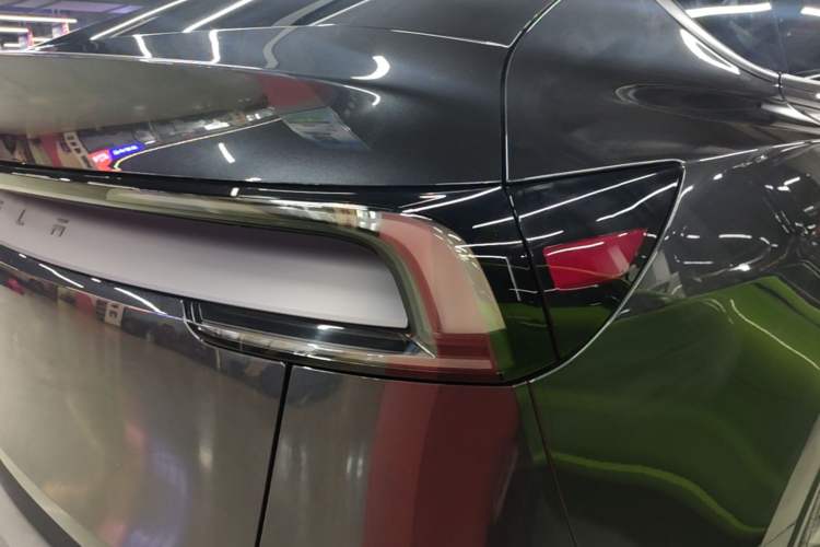 Used Tesla Model Y 2025 Rear-Wheel-Drive Version Right Rear Taillight