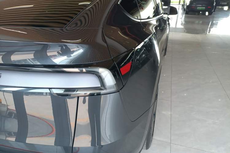 Used Tesla Model Y 2025 Rear-Wheel-Drive Version Right Rear Taillight
