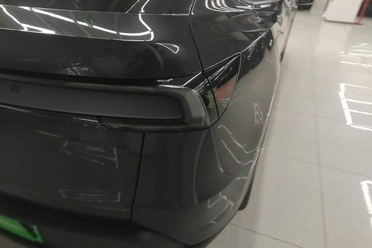 Used Tesla Model Y 2025 Rear-Wheel Drive First Edition Right Rear Taillight
