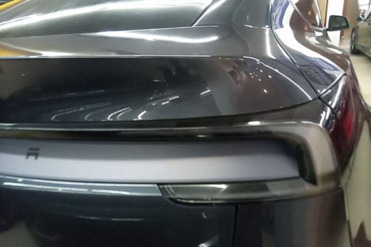Used Tesla Model Y 2025 Long-Range All-Wheel-Drive Version Right Rear Taillight