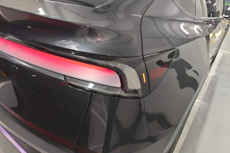 Used Tesla Model Y 2025 Rear-Wheel-Drive Version Right Rear Taillight