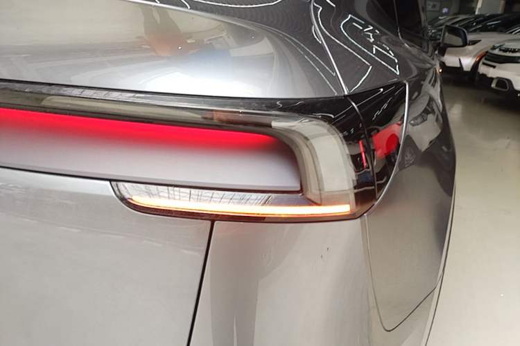 Used Tesla Model Y 2025 Rear-Wheel-Drive Version Right Rear Taillight