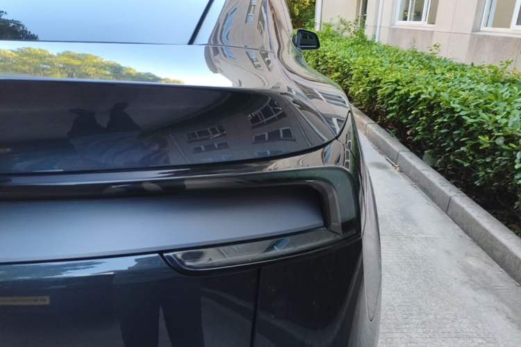 Used Tesla Model Y 2025 Rear-Wheel Drive First Edition Right Rear Taillight