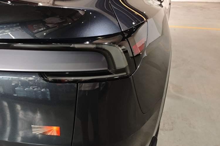 Used Tesla Model Y 2025 Rear-Wheel-Drive Version Right Rear Taillight