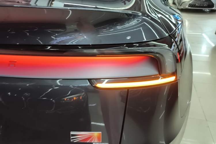 Used Tesla Model Y 2025 Rear-Wheel Drive First Edition Right Rear Taillight
