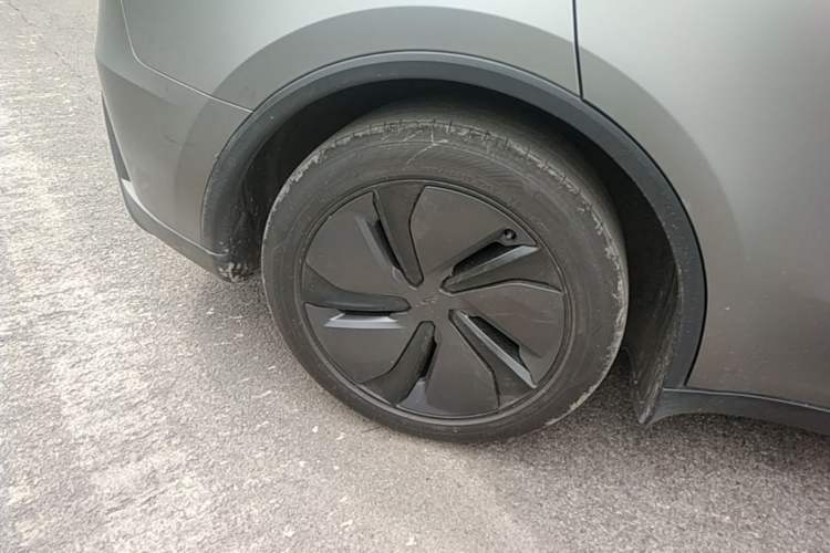 Used Tesla Model Y 2025 Rear-Wheel-Drive Version Right Rear Wheel Hub
