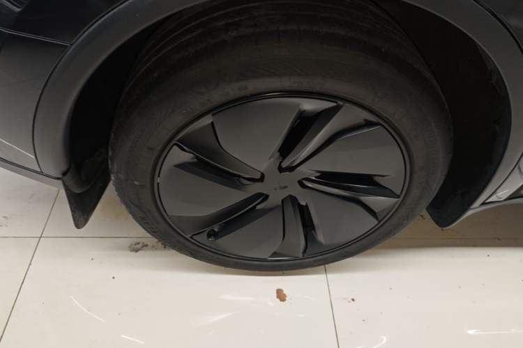 Used Tesla Model Y 2025 Rear-Wheel-Drive Version Right Rear Wheel Hub