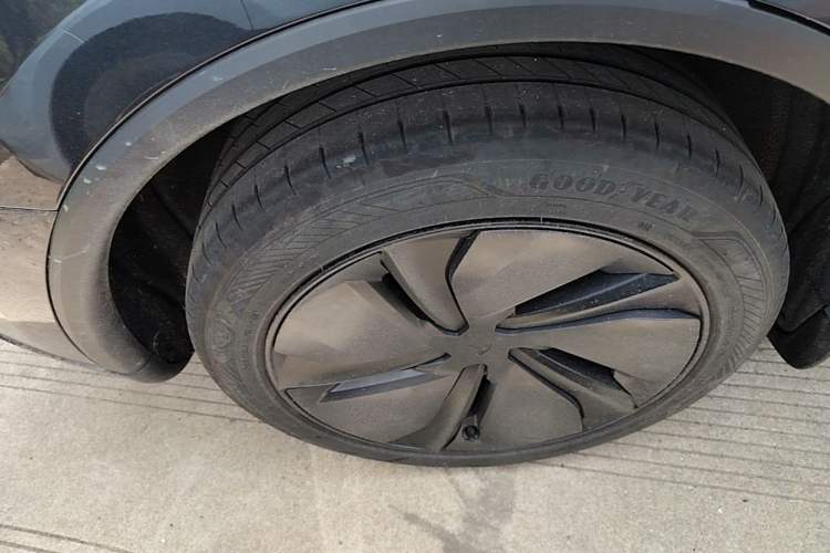 Used Tesla Model Y 2025 Rear-Wheel-Drive Version Right Rear Wheel Hub