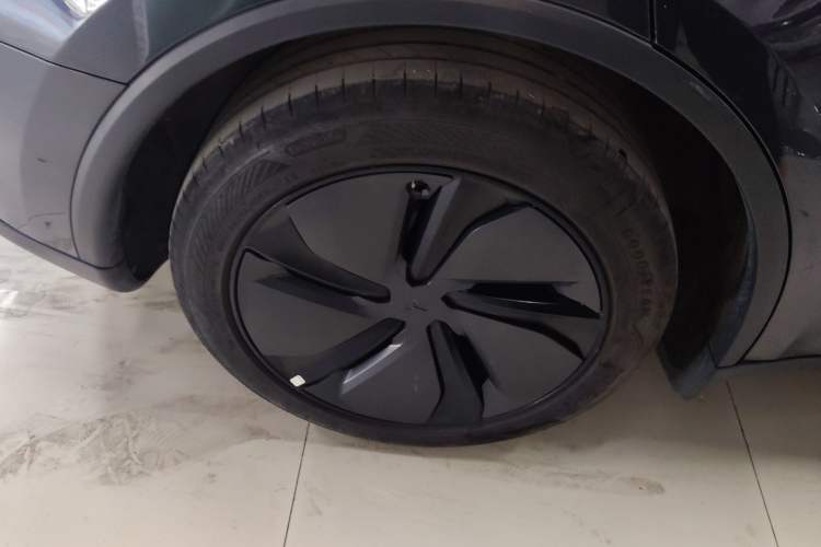 Used Tesla Model Y 2025 Rear-Wheel-Drive Version Right Rear Wheel Hub