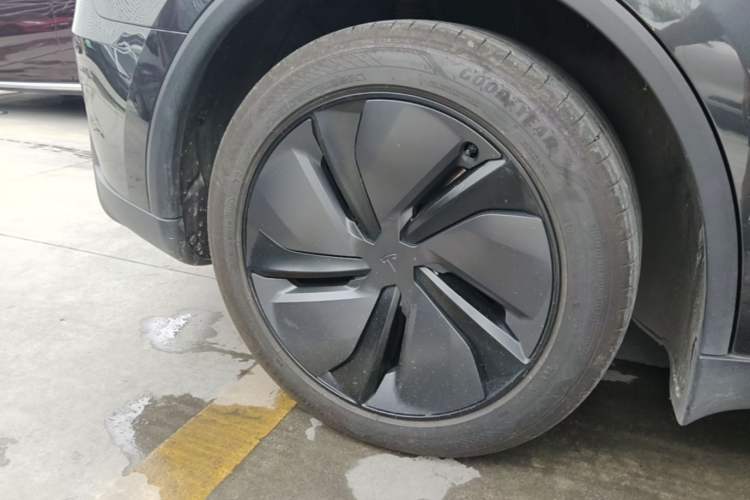 Used Tesla Model Y 2025 Rear-Wheel-Drive Version Right Rear Wheel Hub