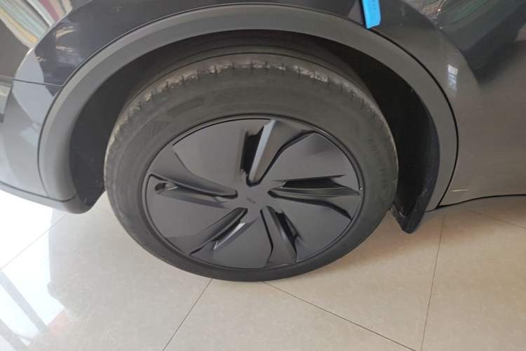 Used Tesla Model Y 2025 Rear-Wheel-Drive Version Right Rear Wheel Hub