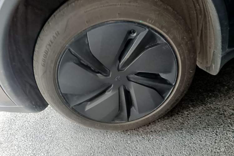 Used Tesla Model Y 2025 Rear-Wheel Drive First Edition Right Rear Wheel Hub