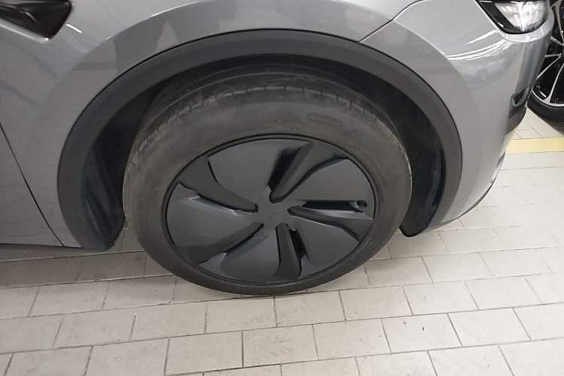Used Tesla Model Y 2025 Rear-Wheel-Drive Version Right Rear Wheel Hub
