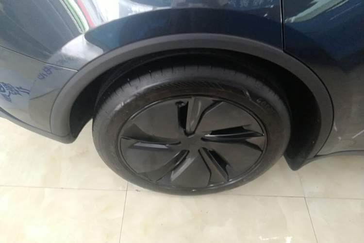Used Tesla Model Y 2025 Rear-Wheel-Drive Version Right Rear Wheel Hub