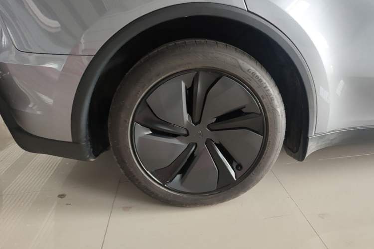 Used Tesla Model Y 2025 Rear-Wheel-Drive Version Right Rear Wheel Hub