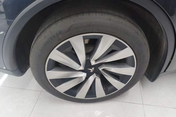 Used Tesla Model Y 2025 Rear-Wheel-Drive Version Right Rear Wheel Hub