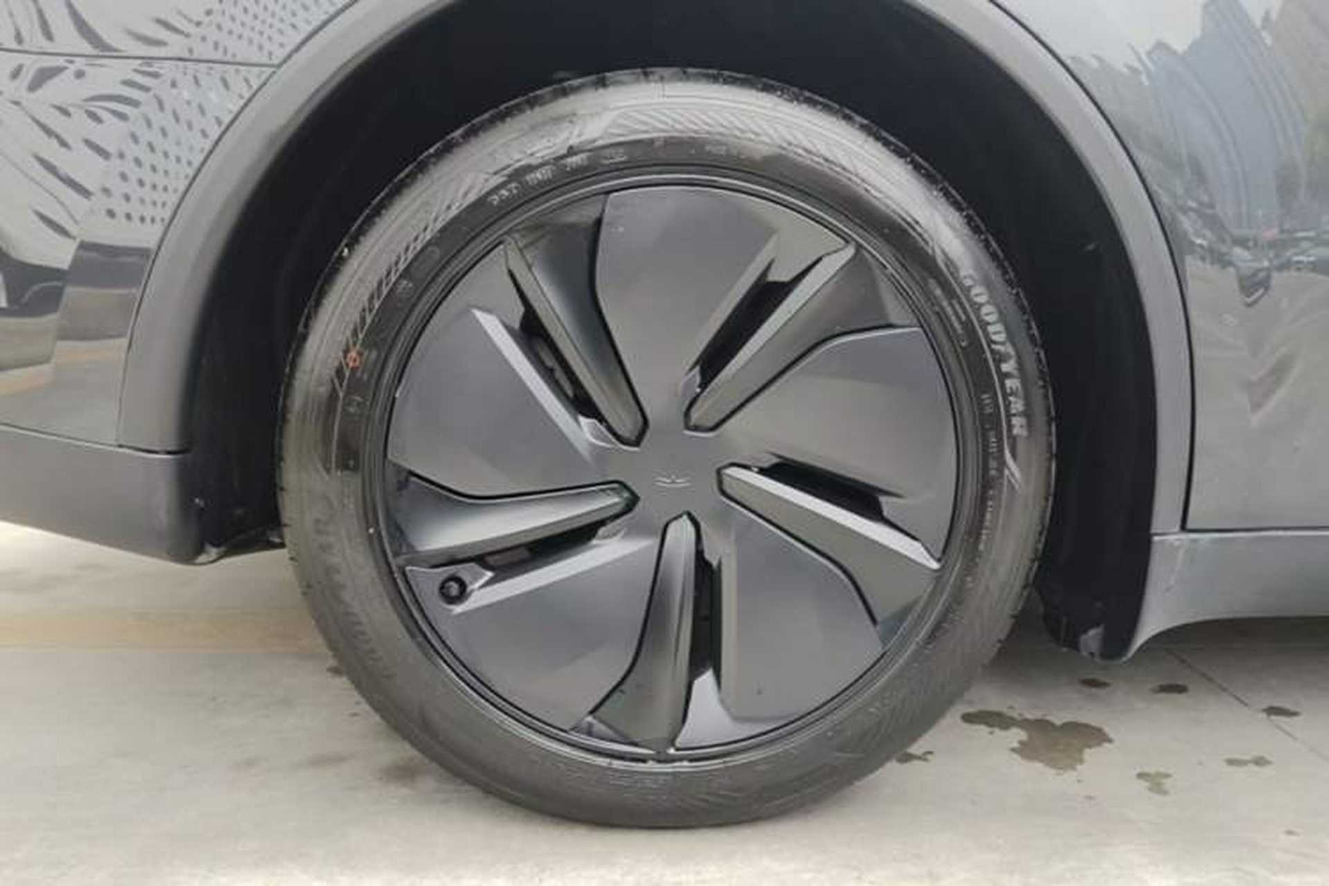 Used Tesla Model Y 2025 Rear-Wheel-Drive Version Right Rear Wheel Hub