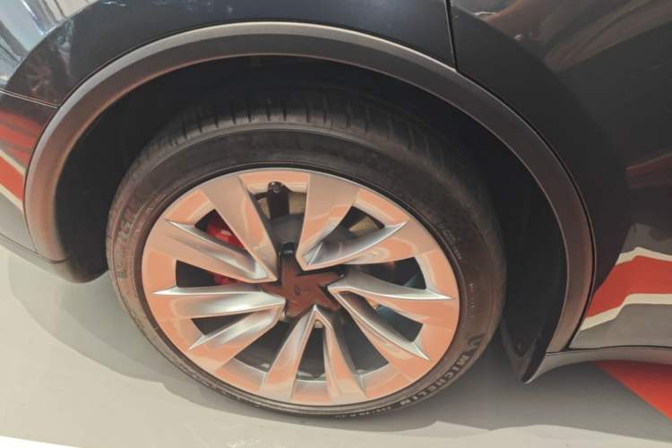 Used Tesla Model Y 2025 Rear-Wheel-Drive Version Right Rear Wheel Hub