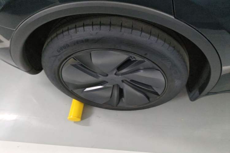 Used Tesla Model Y 2025 Rear-Wheel-Drive Version Right Rear Wheel Hub