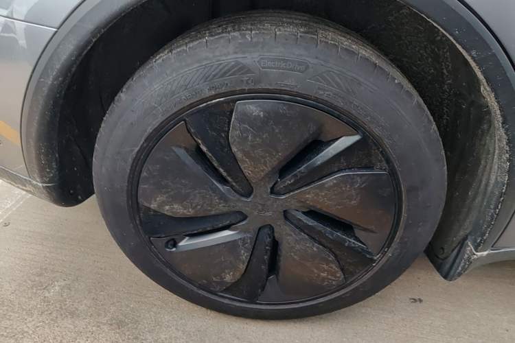 Used Tesla Model Y 2025 Rear-Wheel-Drive Version Right Rear Wheel Hub