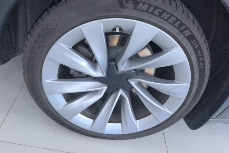 Used Tesla Model Y 2025 Rear-Wheel-Drive Version Right Rear Wheel Hub