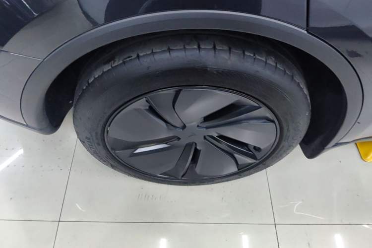 Used Tesla Model Y 2025 Rear-Wheel-Drive Version Right Rear Wheel Hub