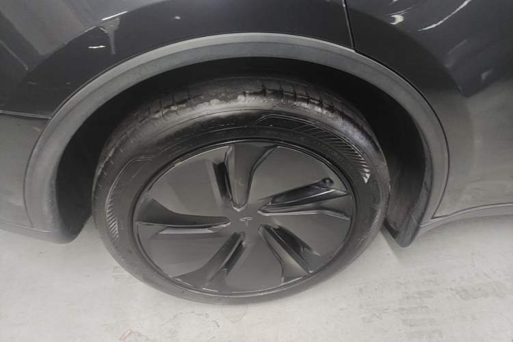 Used Tesla Model Y 2025 Rear-Wheel-Drive Version Right Rear Wheel Hub