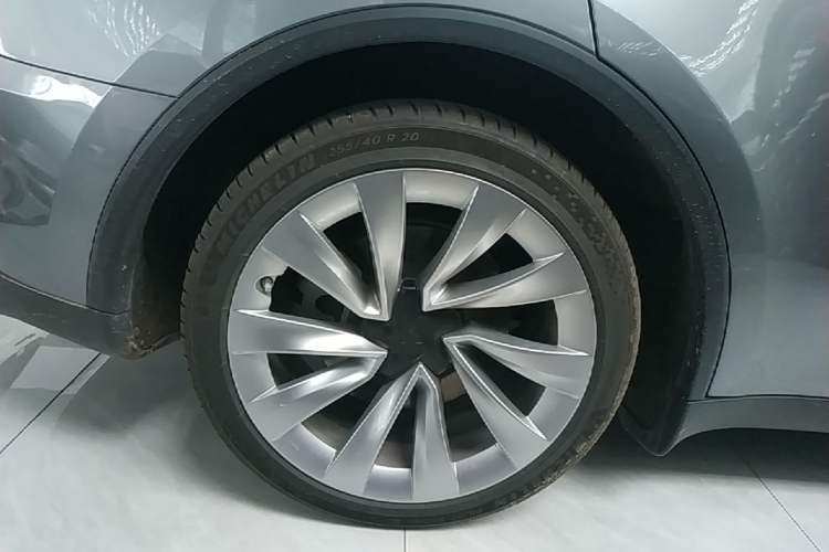 Used Tesla Model Y 2025 Rear-Wheel-Drive Version Right Rear Wheel Hub