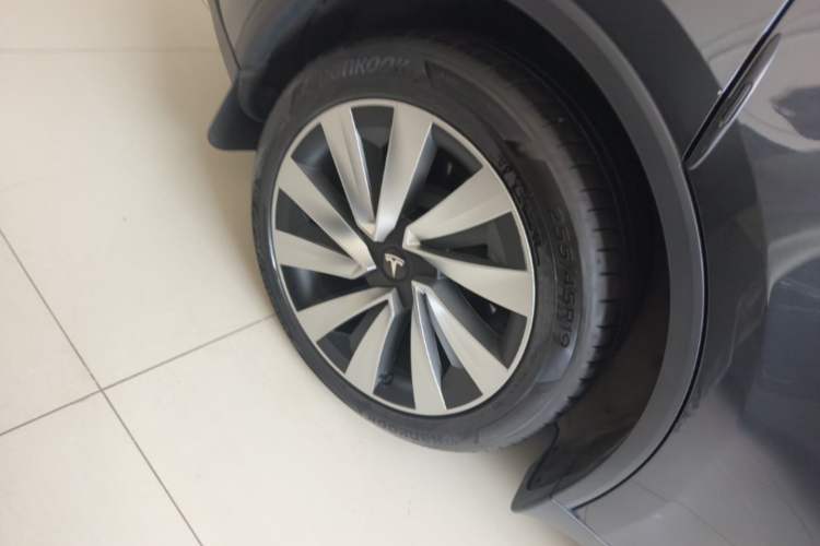 Used Tesla Model Y 2025 Updated Version Long-Range All-Wheel Drive Right Rear Wheel Hub