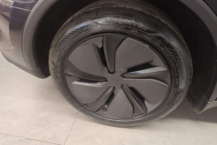 Used Tesla Model Y 2025 Rear-Wheel-Drive Version Right Rear Wheel Hub
