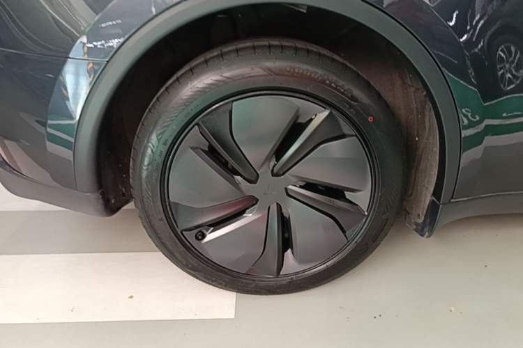 Used Tesla Model Y 2025 Rear-Wheel-Drive Version Right Rear Wheel Hub