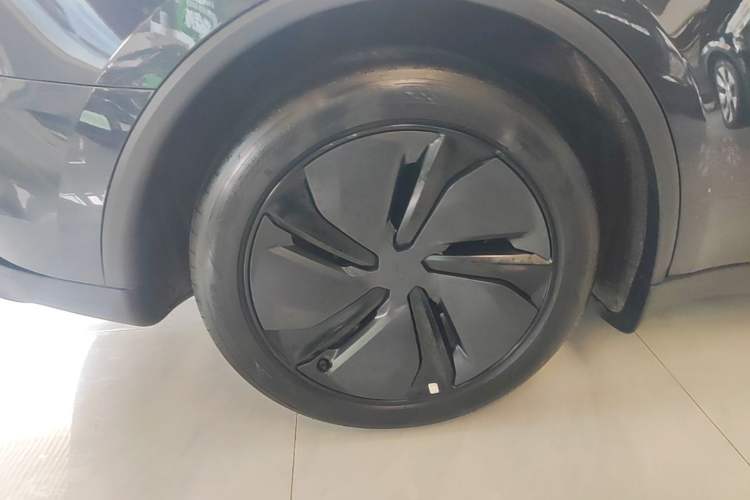 Used Tesla Model Y 2025 Rear-Wheel-Drive Version Right Rear Wheel Hub