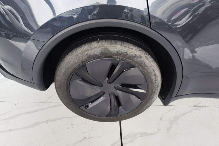 Used Tesla Model Y 2025 Rear-Wheel-Drive Version Right Rear Wheel Hub