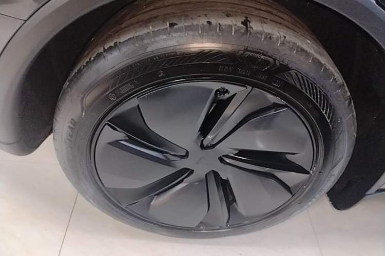 Used Tesla Model Y 2025 Rear-Wheel-Drive Version Right Rear Wheel Hub