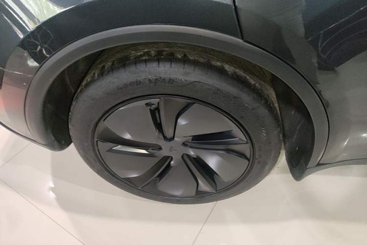 Used Tesla Model Y 2025 Rear-Wheel-Drive Version Right Rear Wheel Hub