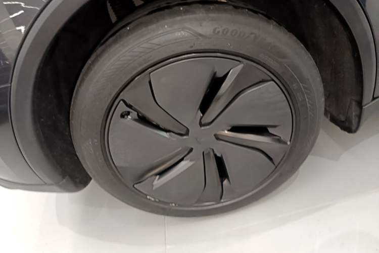 Used Tesla Model Y 2025 Rear-Wheel-Drive Version Right Rear Wheel Hub