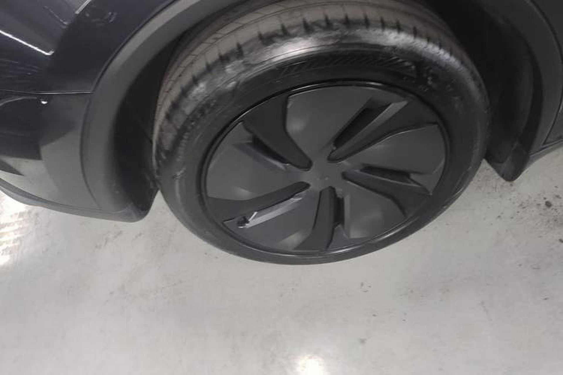 Used Tesla Model Y 2025 Rear-Wheel-Drive Version Right Rear Wheel Hub
