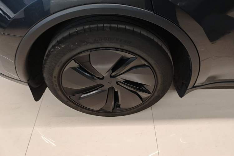 Used Tesla Model Y 2025 Rear-Wheel-Drive Version Right Rear Wheel Hub