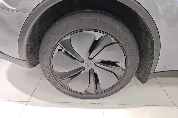 Used Tesla Model Y 2025 Rear-Wheel-Drive Version Right Rear Wheel Hub