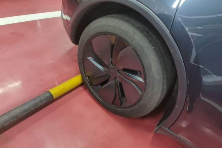 Used Tesla Model Y 2025 Rear-Wheel-Drive Version Right Rear Wheel Hub